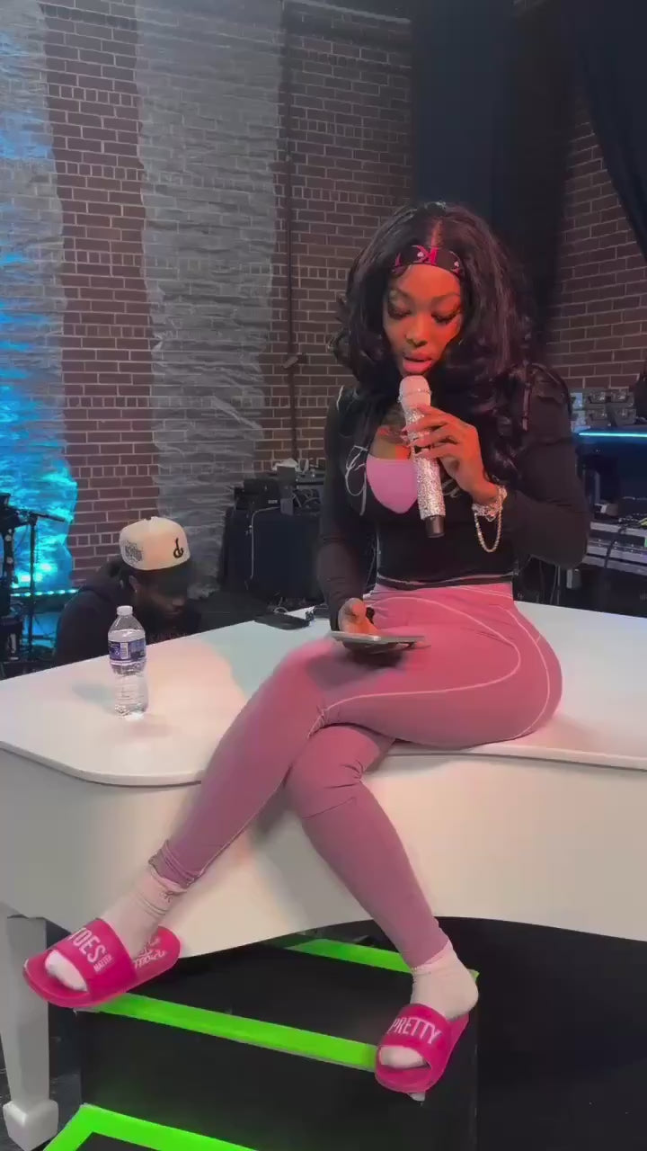 Summer Walker wearing Pink Pretty Toes Matter slides.